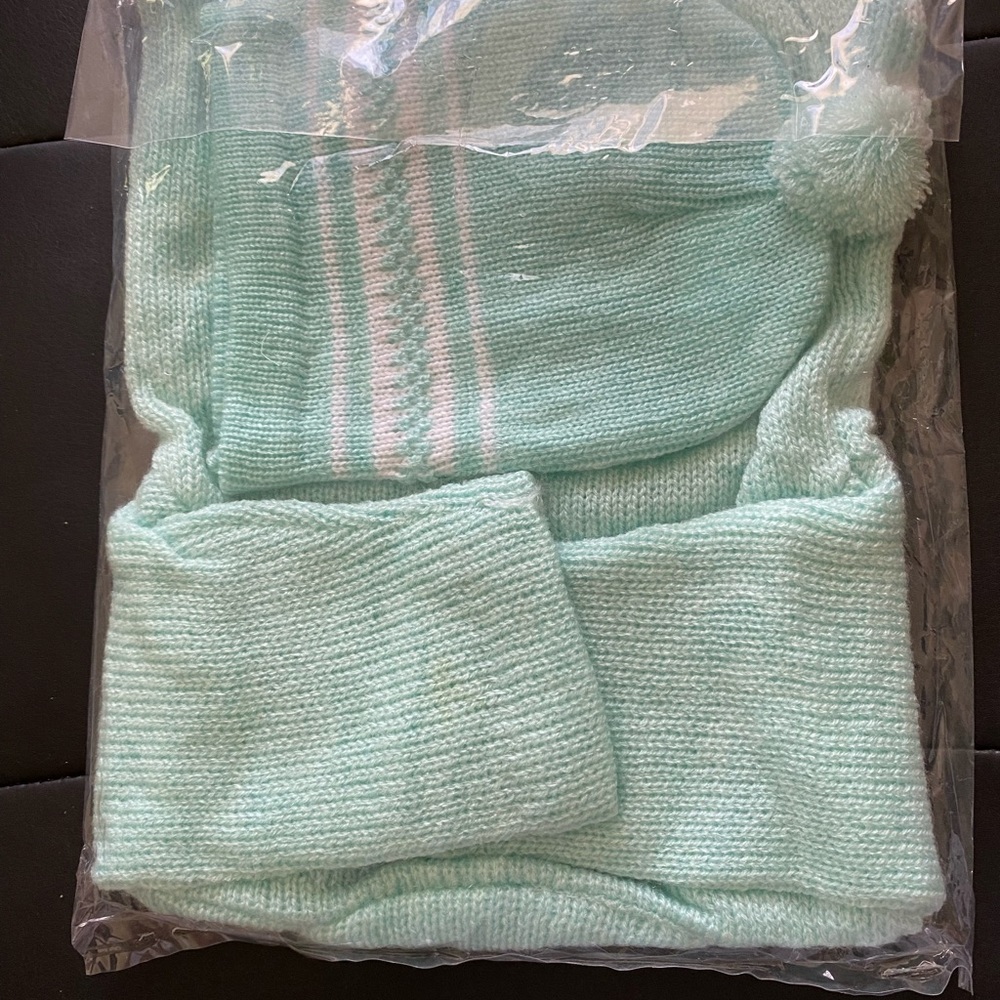 Newborn Babies sweater with Hat included - Picture 3 of 6